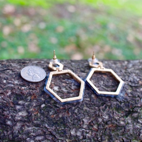 New Tortoise Marble Hexagon Link Hoops Earrings - Picture 6 of 10